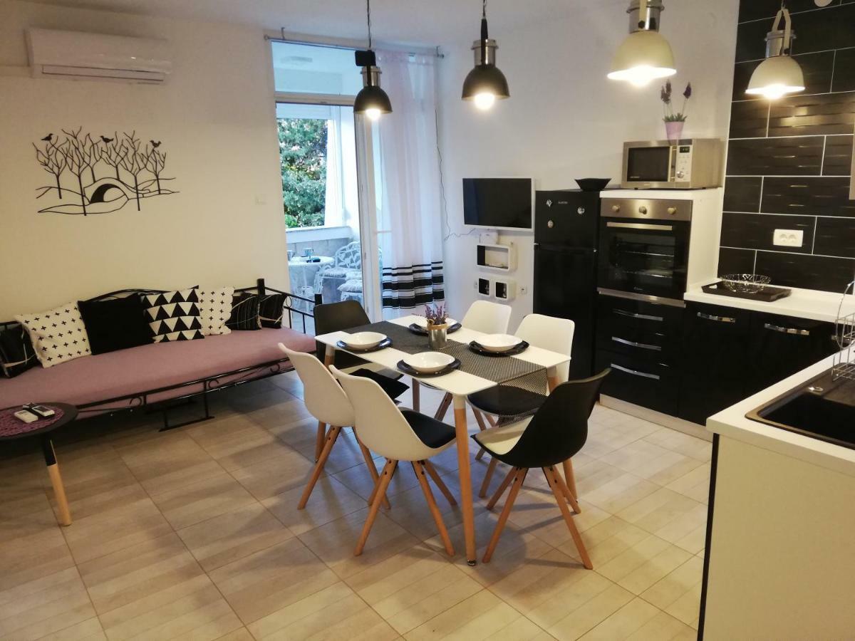Rab Centar Apartment Palit Exterior photo